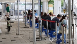 오후 9시까지 전국 확진 2만7632명, 일주일 전보다 635명 적어