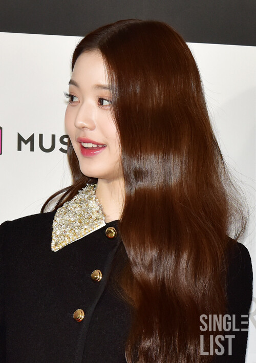 아이브 멤버 장원영, 2024 연말 시상식 MC 활약 예정으로 화제!