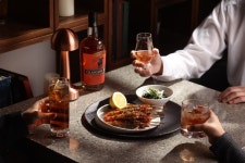 연말 파티 어디서 할까...호텔업계, 이색적인 해피아워 선보여