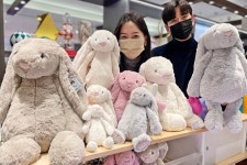 갤러리아百 토끼해 기념 젤리캣 버니인형 만나보세요