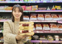 CU, 고려대 협업 2탄 딸기잼 맘모스빵 출시...반길샷 끝판왕