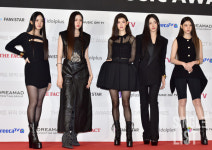 [S노트] 4세대 K-팝 걸그룹 뉴진스-아이브-에스파-르세라핌-있지-스테이씨  , MZ 세대 레드카펫 룩은 '리틀 블랙 드레스'