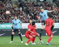 '발베르데 도움→코아스테 골' 한국, 우루과이에 선제골 허용...0-1 전반 마감