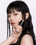 뉴진스 하니, 아르마니 뷰티여신 등극...상앗빛 피부 선봬