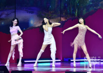 [포토] 르세라핌 귀여운 댄스