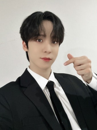 에이티즈 윤호, 이번주 '쇼! 음악중심' 스페셜 MC…경력직 위엄