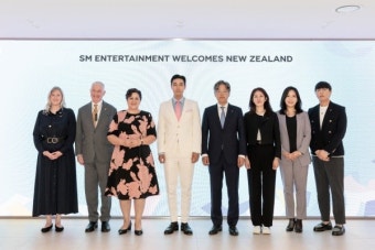 뉴질랜드 총독, 성수동 SM 사옥 방문…최시원 환담회 참석