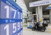 유류세 인하 연말까지 연장…경유는 단계적 축소 검토