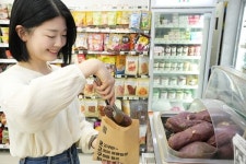 세븐일레븐, 동절기 상품 매출 쑥…군고구마·어묵 개시