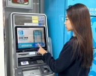 GS25, ATM기 1만4천 점까지 확대...은행과 역행