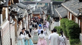 뉴스토리 관광의 역설, 주민을 떠밀다
