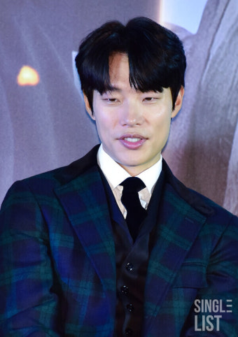 류준열, 연상호 사단 합류?..
