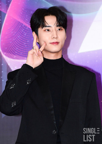 [포토] 데이식스 영케이 '완벽한 고양이 하트'