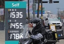 주유소 기름값 15주째 하락...이번주 휘발유 L당 6원·경유 8원↓