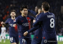 이강인, UCL 첫 도움...PSG 8강 진출