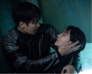 '재벌X형사' 안보현-박지현, 수조에 감금 '절체절명 위기'