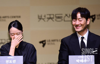 [포토] 전도연-박해수 '벚꽃동산 주역들'