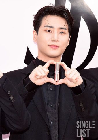 [포토] 데이식스 영케이 '화보 찢고 나온 멋짐'