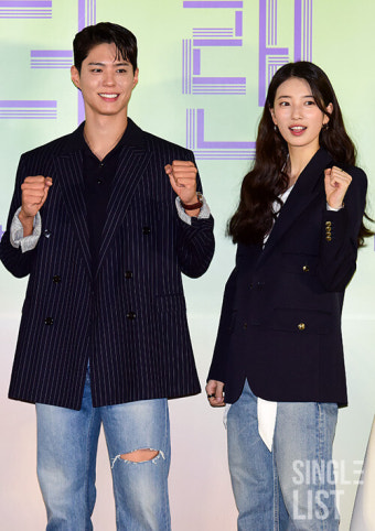 [포토] '원더랜드' 수지박보검, 커플룩 입고 훈훈한 비주얼
