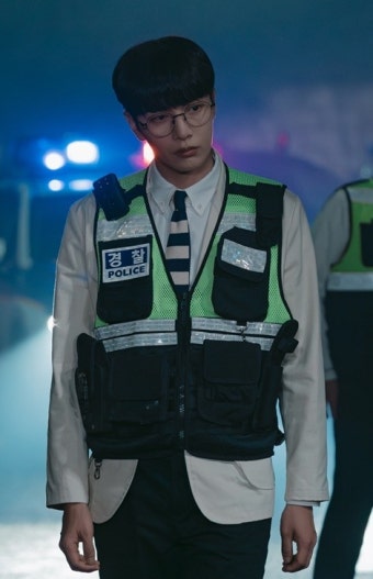 '크래시' 이민기, T(사고형)100% 무해한 화이트 히어로 탄생