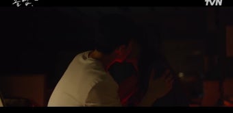 위하준, 정려원에 키스 