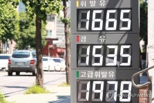 주유소 기름값 내림세 지속…4개월만에 경유 1400원대
