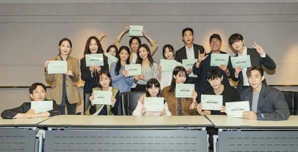 신민아X김영대, 가짜 결혼식으로 축의금 정산! 손해 보기 싫어서 포스터 공개