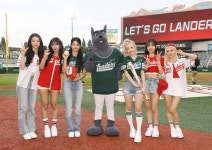 라잇썸, 프로야구 시구∙시타→축하공연...해뜬 것 같아