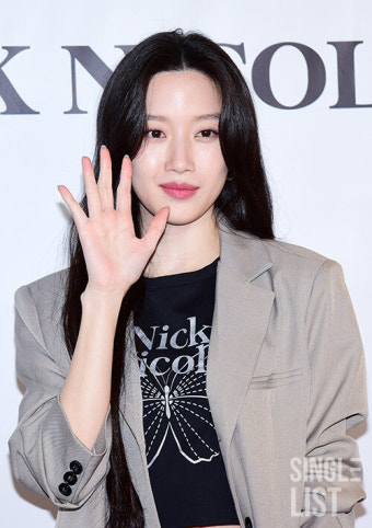문가영, 첫 산문집 수익금 1억 이화의료원 기부