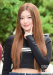 [포토] 캣츠아이 윤채 예쁜 볼 콕