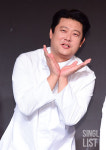 [포토] 장호준 러블리 꽃받침