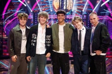 SM 英 보이그룹 디어 앨리스, 영국 오피셜 사운드트랙 앨범 차트 1위