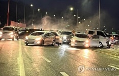 원주 만종교차로 도로서 53대 추돌…7명 부상 혼잡 극심