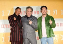 [포토] 나오미 애키- 스티븐 연- 마크 러팔로 