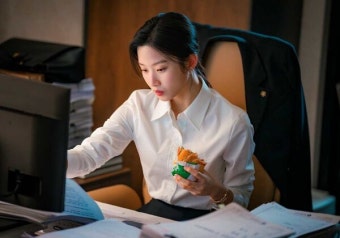 문가영, 열정 만렙 '서초동' 1년차 변호사 변신