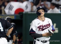 한국 야구, 9회말 2사서 김주원 극적 동점 홈런…日과 7-7
