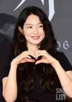 [포토] 김우빈, ♥신민아 '비주얼도 외조도 백점'