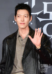[포토] 김우빈, ♥신민아 '비주얼도 외조도 백점'