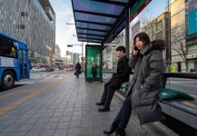 동국제약,서울시내 버스정류장ㆍ약국에 치질 예방 방석 설치