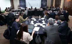 유양디앤유, 황반변성 치료제 내년 미국 1/2a상 돌입