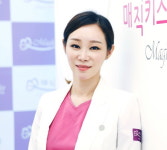 잇몸성형ㆍ자연치아성형으로  순백의 미소 완성