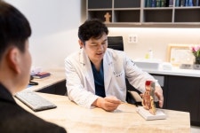 [건강칼럼]  기온이 낮아지면 심해지는 치질, 수술 공포가 병 키운다