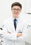 [건강칼럼] 임플란트 시술 후 주위염 조심… 꼼꼼한 칫솔질 부탁해요