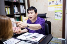 여성 M자 탈모로 인한 헤어라인교정술… 개인에 적합한 디자인으로 진행