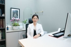 [기고문] 실외 노 마스크에 강해진 자외선까지… 안티에이징 위한 피부과 시술은?