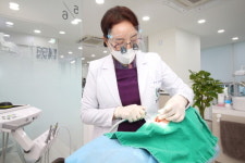  아프고 시린 치아, 원인 파악하여 늦지 않게 치료해야