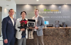 압구정오라클피부과 박제영 원장, Alma社의 티타늄 닥터 마에스트로 선정, 기념패 수상