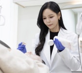 피부 탄력과 볼륨 동시에 개선하는 레디어스, 1:1 맞춤 피부과 시술 필요