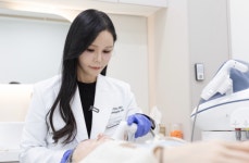 같은 나이임에도 다른 피부 나이… 피부과 시술 리프팅으로 보완