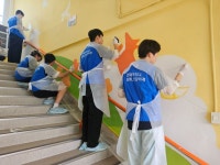 동아쏘시오그룹, 상주 공검초등학교서 벽화 그리기 봉사